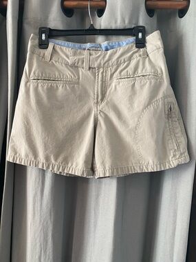 Columbia Light Khaki Outdoor Cargo Shorts, Women’s Size 8